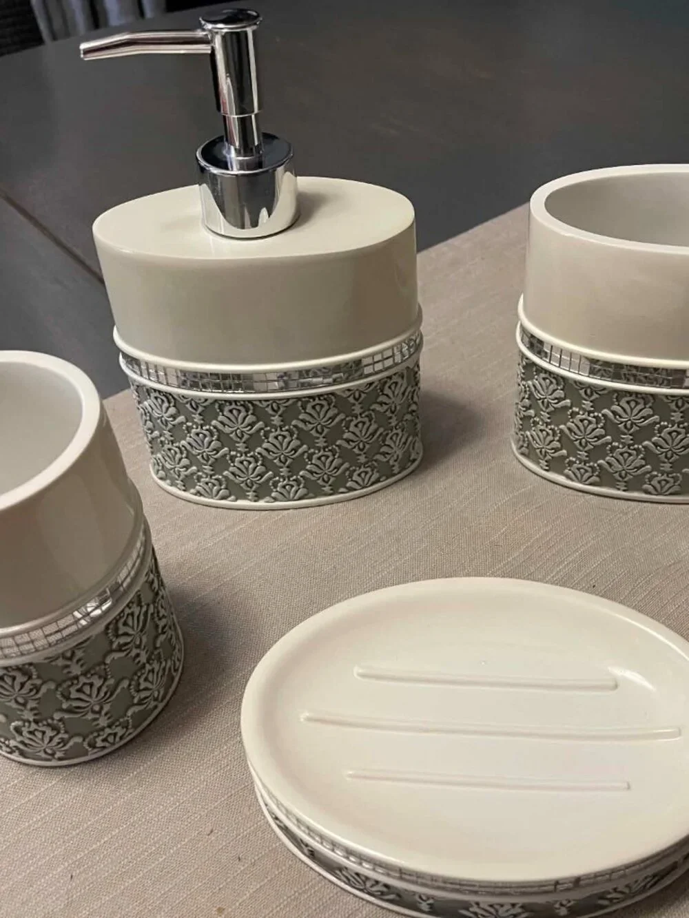 Creative Scents Mirror Damask 4-Piece Resin Bathroom Accessory Set